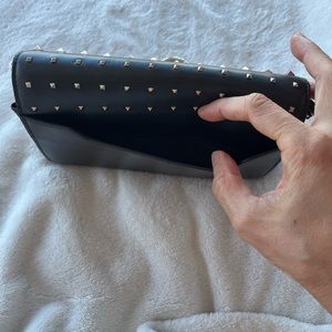 Valentino wallet on chain only wear a few time still like new